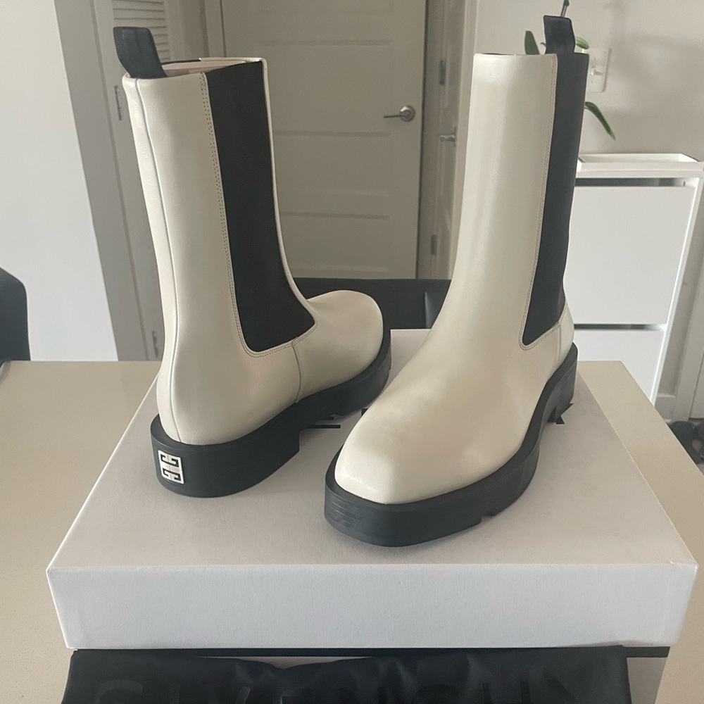 Givenchy Chelsea Boots